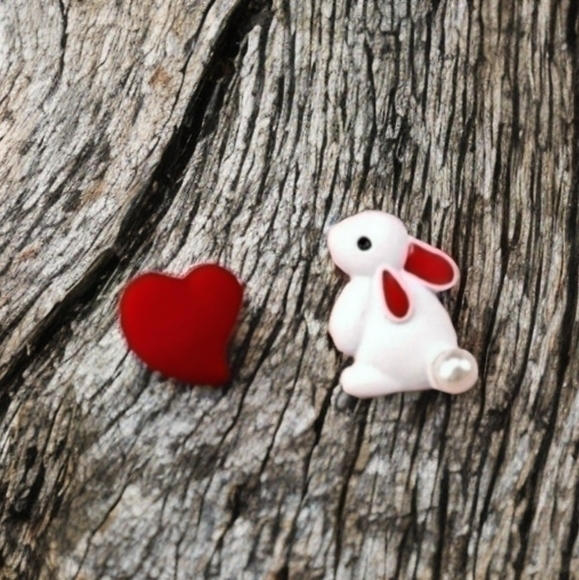 MODCLOTH BUNNY LOVE STUD EARRINGS - Picture 1 of 3